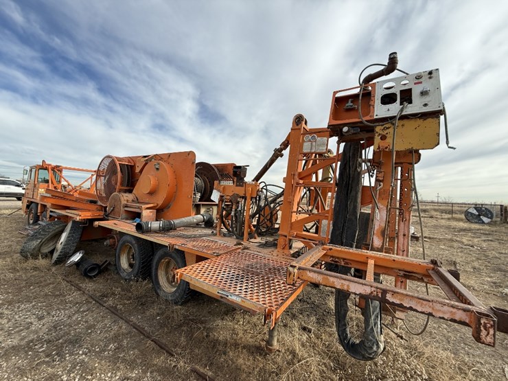 taylor-dd260hd-5-axle-well-service-rig-chassis-f/-parts-only-image-16