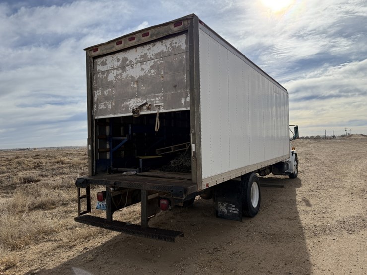 1996-freightliner-fl70-image-4