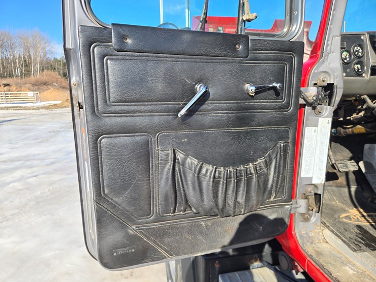 2000-mack-rd688s-image-52