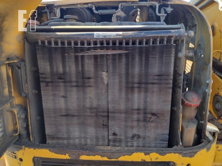 2000-deere-270-image-22