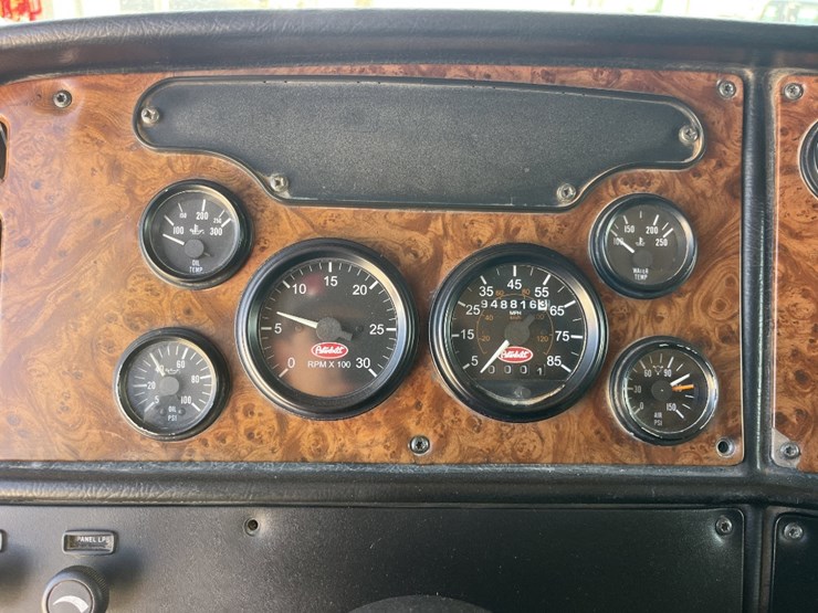 2002-peterbilt-378-image-13