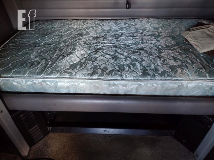 2007-peterbilt-379-image-17