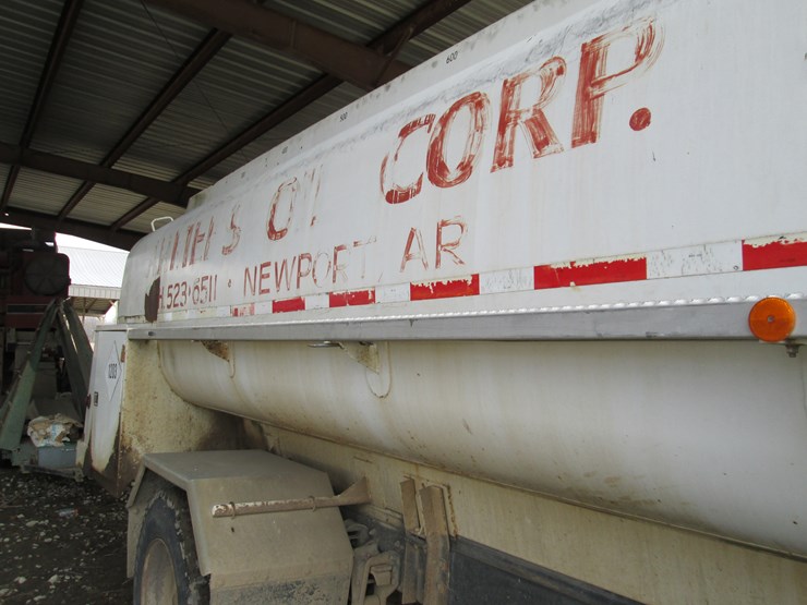 2001-freightliner-fl70-image-23