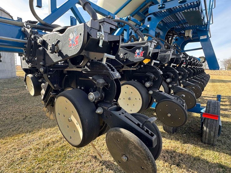 2011-kinze-3600-image-27