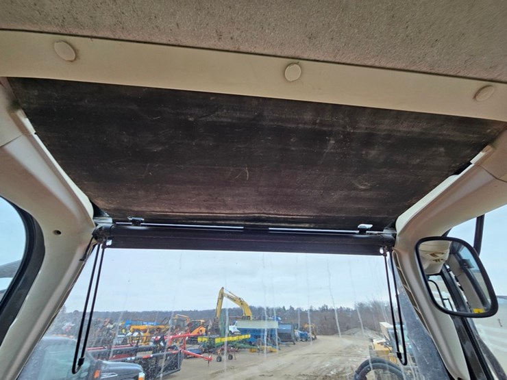 massey-ferguson-4707-image-44