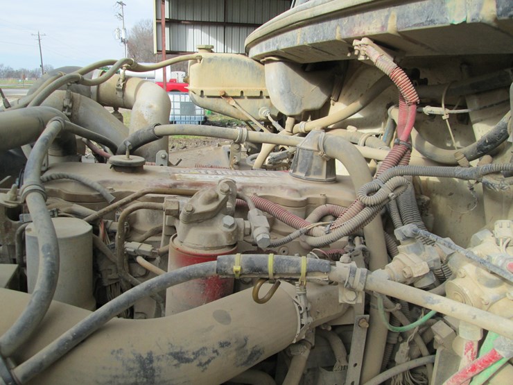 2001-freightliner-fl70-image-35