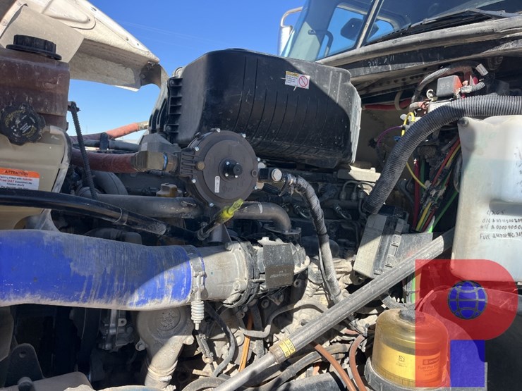 2021-freightliner-coronado-122-sd-image-8