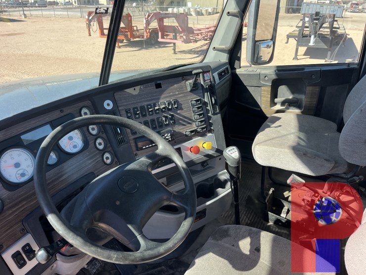 2019-freightliner-coronado-122-sd-image-10