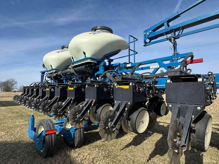 2011-kinze-3600-image-18