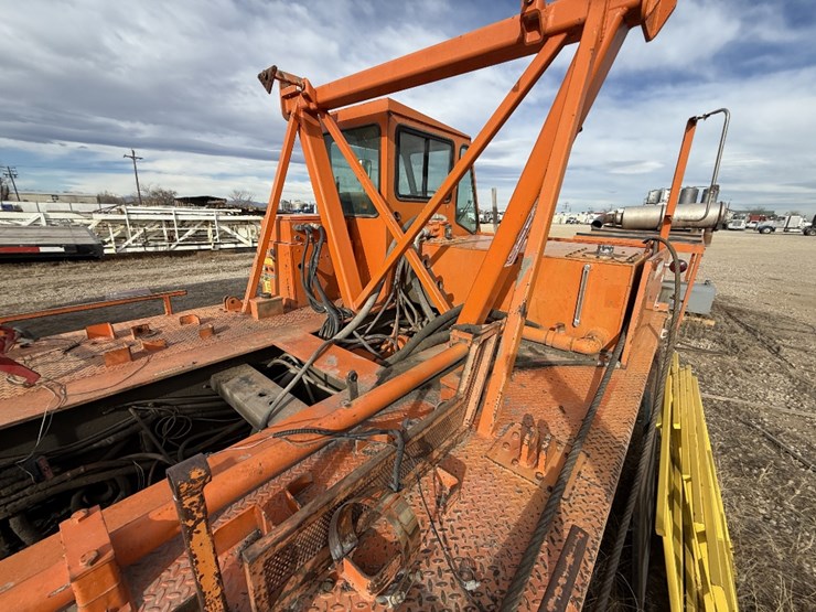 taylor-dd260hd-5-axle-well-service-rig-chassis-f/-parts-only-image-5