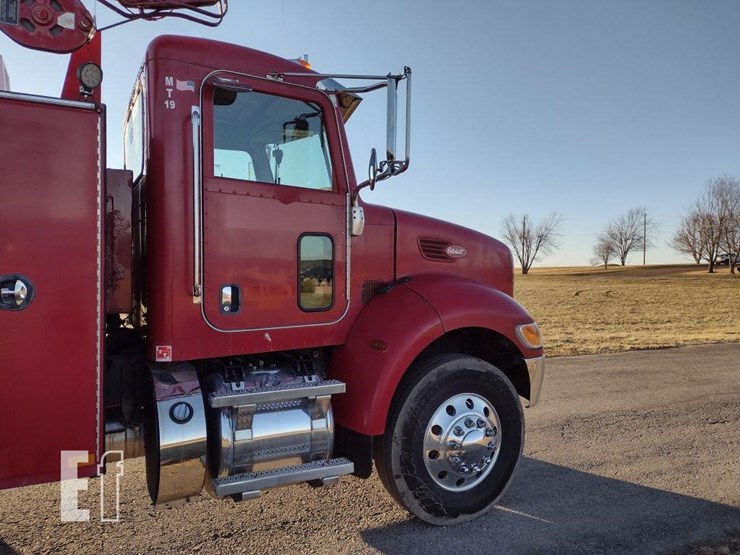 2013-peterbilt-337-image-39