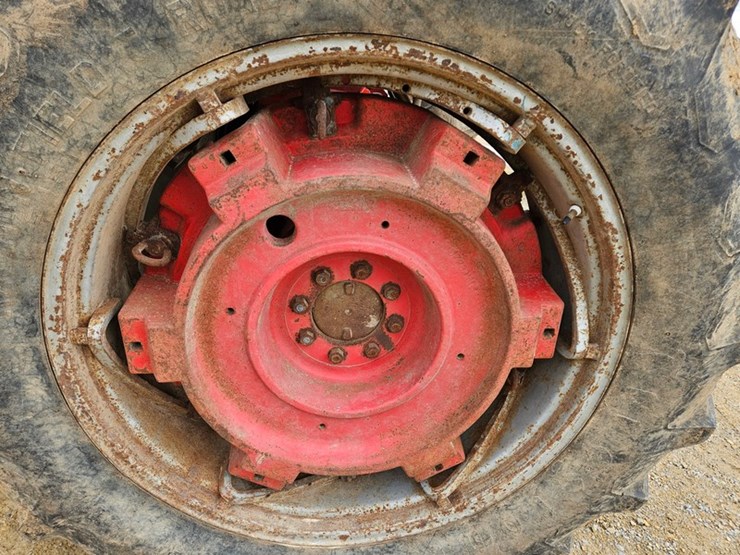 massey-ferguson-1085-image-43