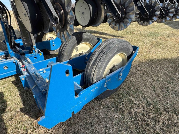 2011-kinze-3600-image-14