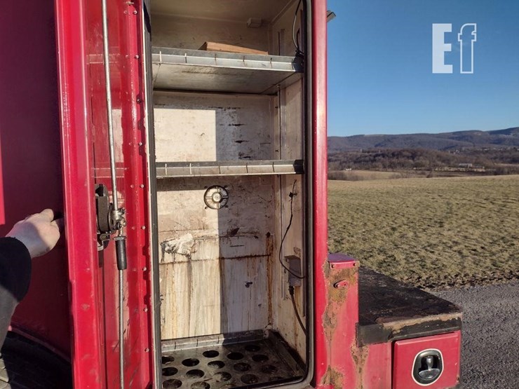 2013-peterbilt-337-image-54