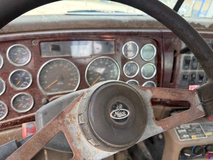 2007-mack-cv713-t/a-65k-gin-pole-winch-truck-image-14
