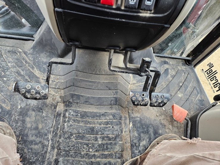 massey-ferguson-4707-image-29