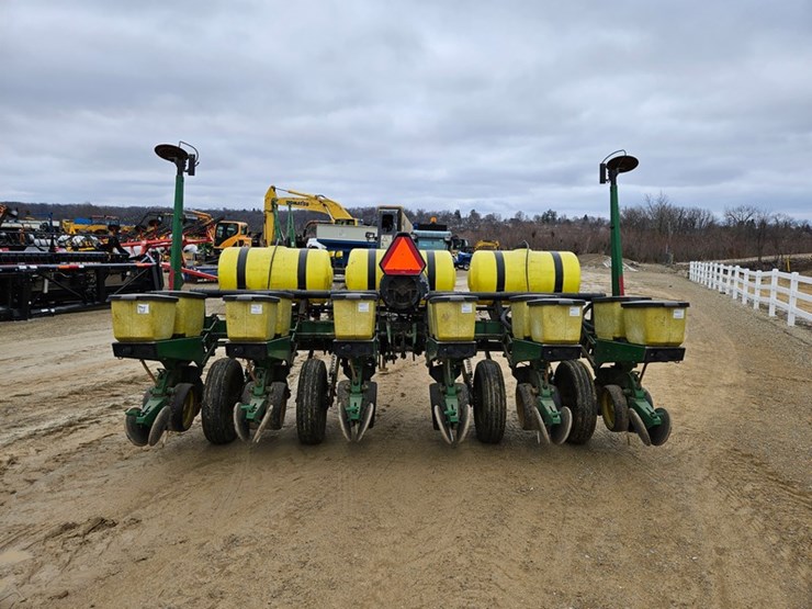 john-deere-7200-image-4