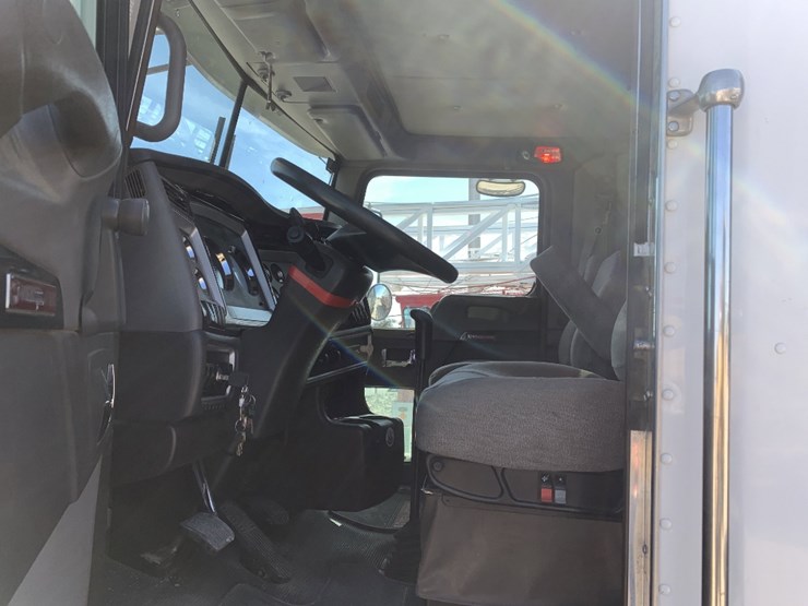 2024-kenworth-t800-image-16