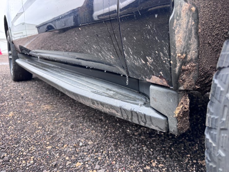 2015-chevrolet-suburban-image-17