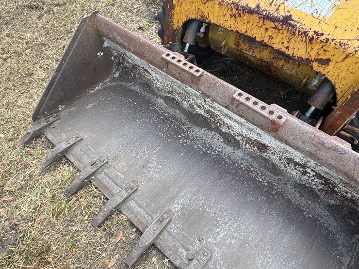 2014-caterpillar-226b3-image-11