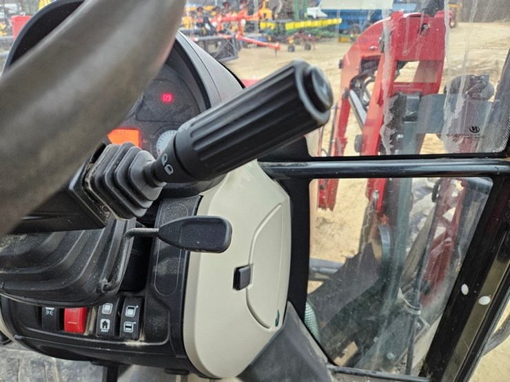 massey-ferguson-4707-image-32