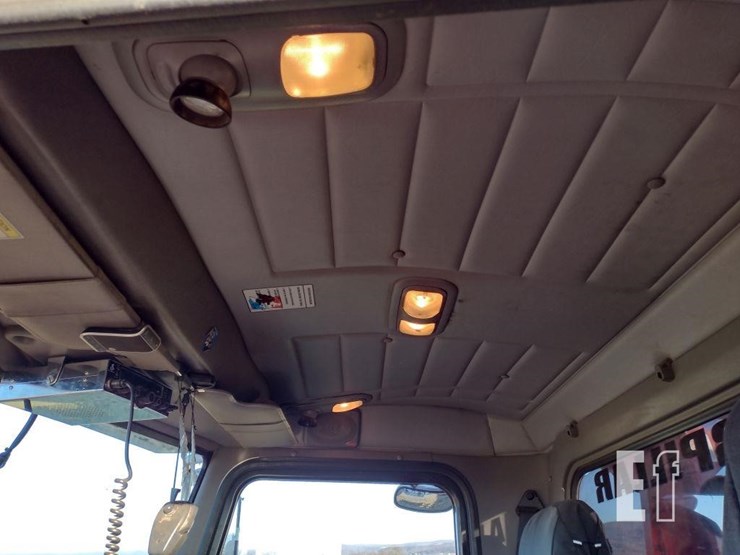 2013-peterbilt-337-image-18