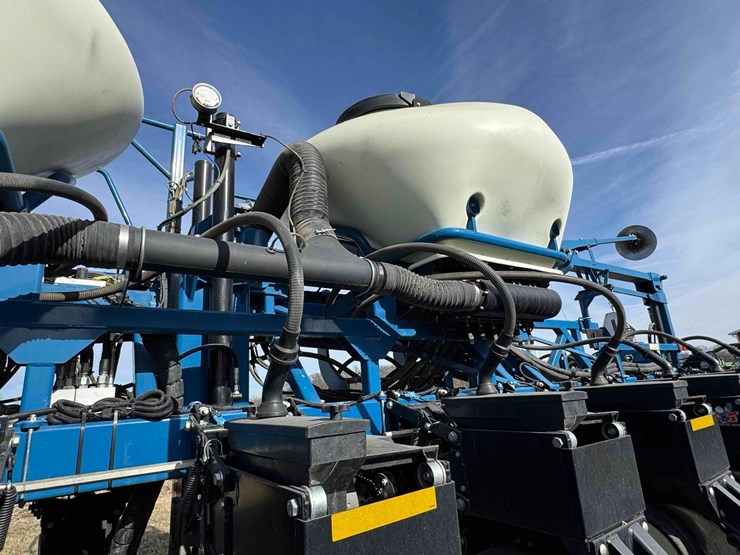 2011-kinze-3600-image-12