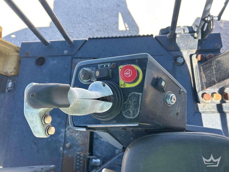 2012-caterpillar-cb54-image-12