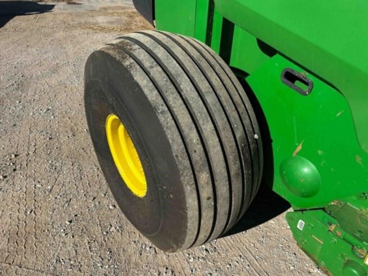 2020-john-deere-560m-image-14