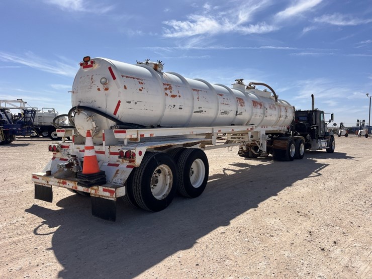 1996-freightliner-t/a-daycab-kill-truck-&-2008-overland-t/a-kill-trailer-image-8