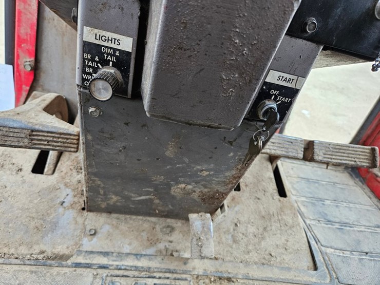 massey-ferguson-1085-image-28