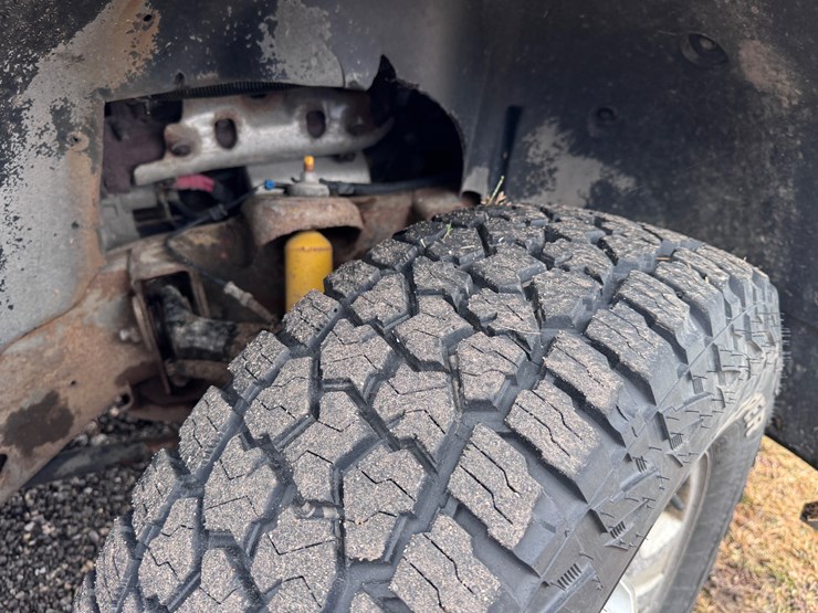 2010-chevrolet-2500hd-image-15