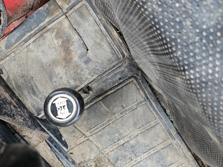 massey-ferguson-1085-image-26