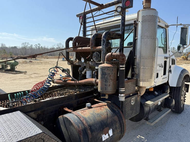 2009-mack-granite-gu713-image-5