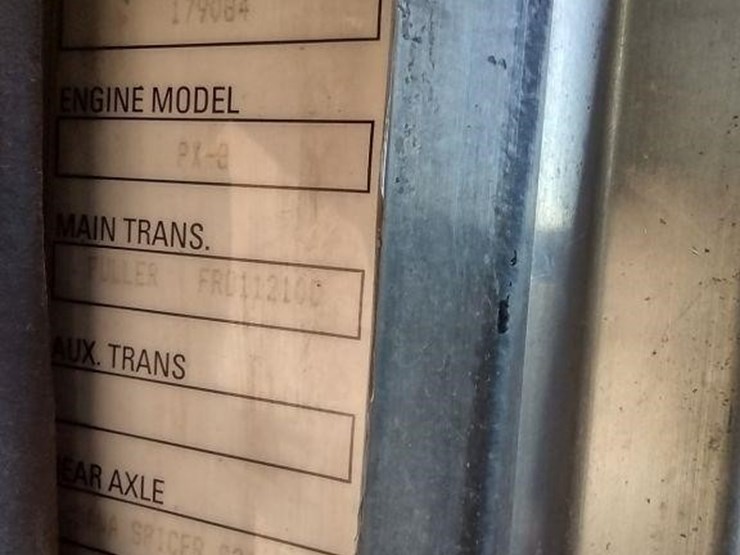 2013-peterbilt-337-image-9