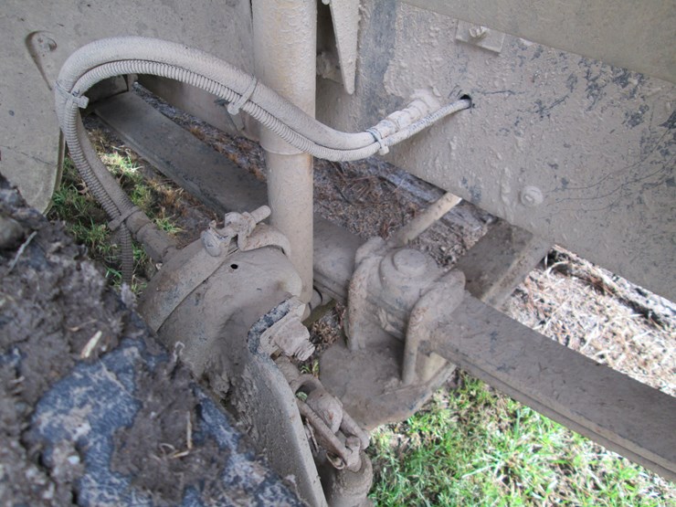 2001-freightliner-fl70-image-29