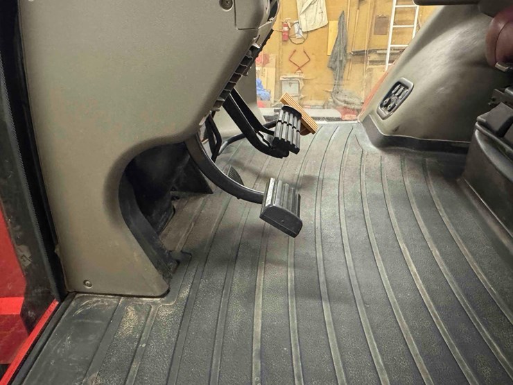 2010-case-ih-275-image-28