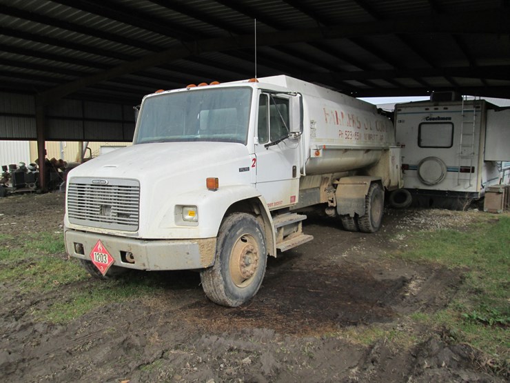 2001-freightliner-fl70-image-1