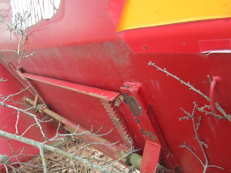 #27354-•-mallett-pull-type-spreader-image-24