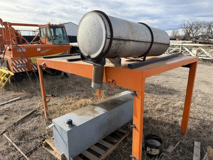 taylor-dd260hd-5-axle-well-service-rig-chassis-f/-parts-only-image-25