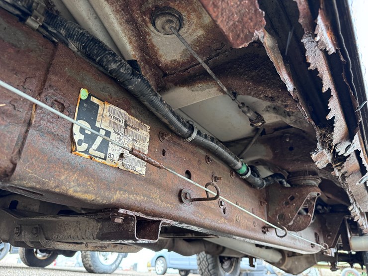 2010-chevrolet-2500hd-image-28