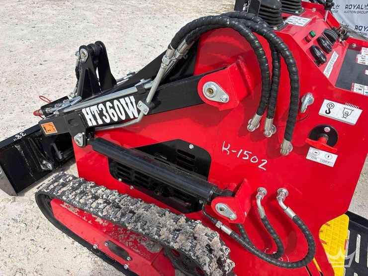 2025-ht360w-mini-walk-behind-track-loader-skid-steer-image-12