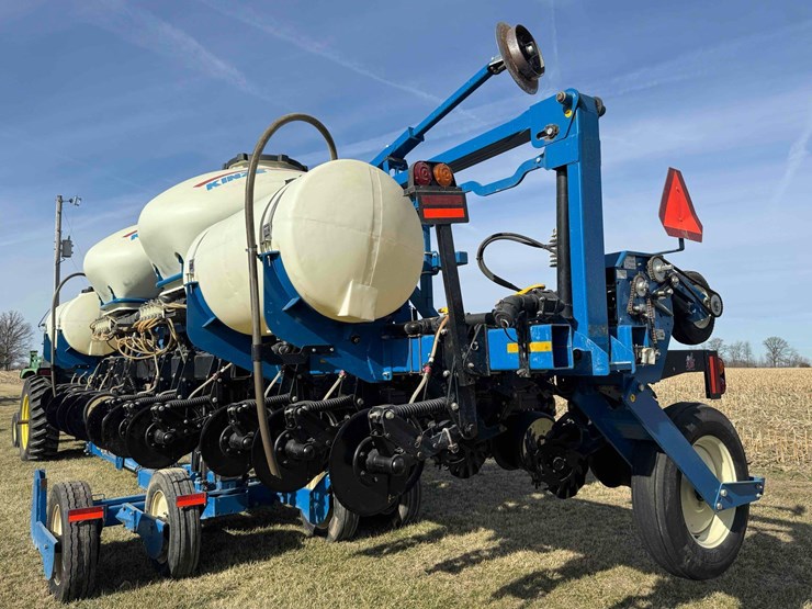 2012-kinze-3600-image-11