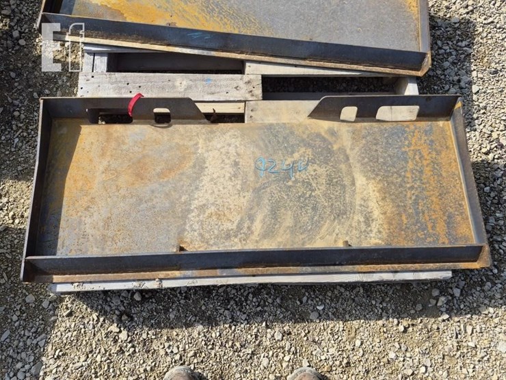 skid-steer-mounting-plate-image-1