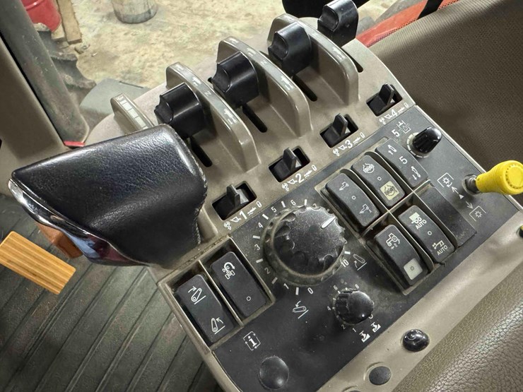 2010-case-ih-275-image-29