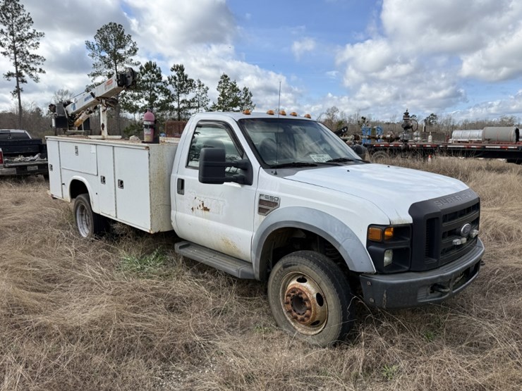 2010-ford-f550-xl-image-1