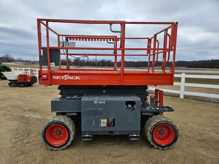 2017-skyjack-sj6832rt-image-2