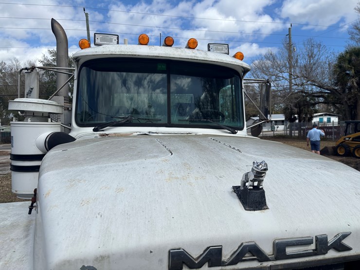 1999-mack-rd600-image-13