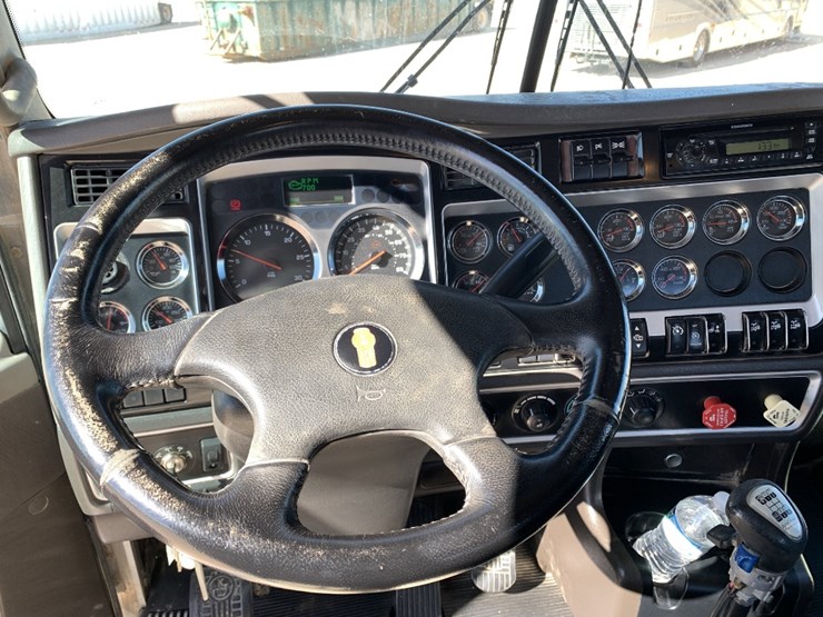 2014-kenworth-t800-image-8