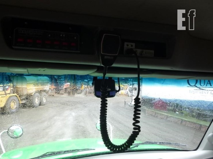 2020-peterbilt-579-image-11